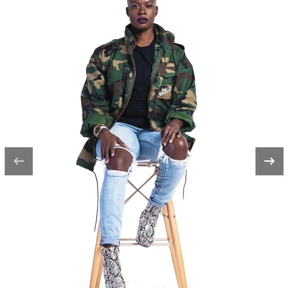 Mess in a bottle Army Jacket “queen don’t be afraid to rule like a king” size M - Picture 8 of 9